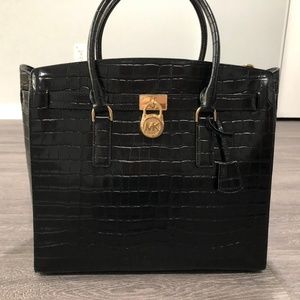 Michael Kors leather purse color black